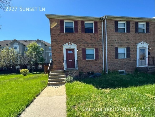 property at 2927 Sunset Ln