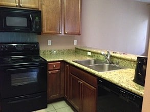 145 W El Norte Pkwy in Escondido, CA - Building Photo - Building Photo