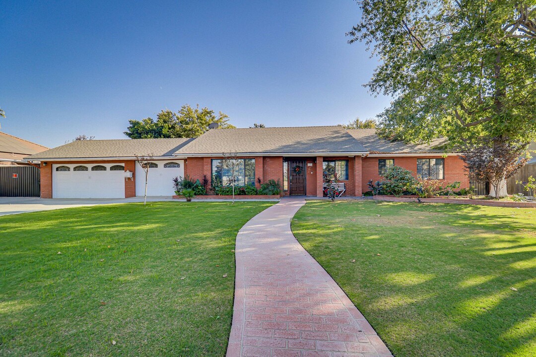 9801 Shellabarger Rd in Bakersfield, CA - Building Photo