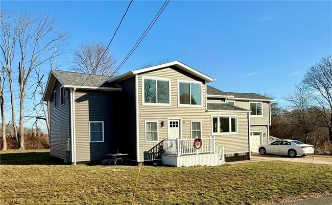 28 Kitchener St in Tiverton, RI - Building Photo - Building Photo