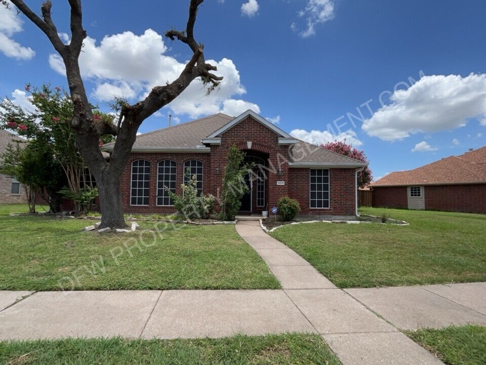 2818 Pecan Meadow Dr in Garland, TX - Building Photo