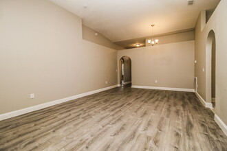 2366 Tealwood Circle in Tavares, FL - Building Photo - Building Photo