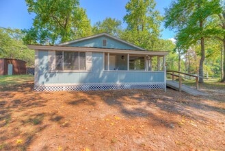 234 Lakeview Dr in Onalaska, TX - Building Photo - Building Photo