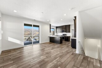 3342 Santa Fe Rd in Park City, UT - Foto de edificio - Building Photo