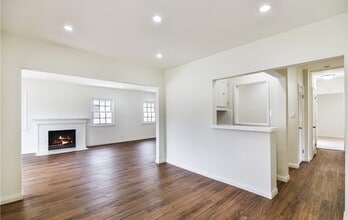 6434 Densmore Ave in Van Nuys, CA - Foto de edificio - Building Photo