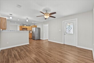 120 Illinois Ave in League City, TX - Building Photo - Building Photo