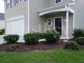 2140 Lauren Woods Dr in Winston-Salem, NC - Foto de edificio - Building Photo