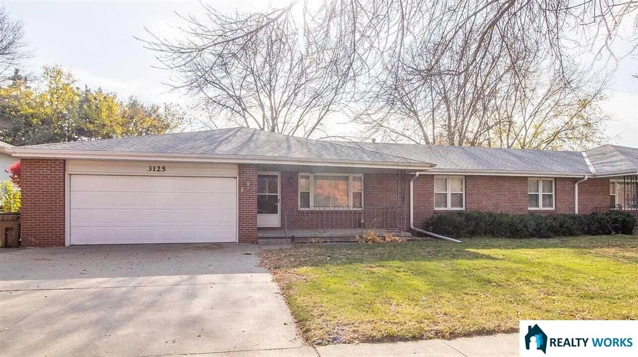 3125 Briarwood Ave in Lincoln, NE - Building Photo
