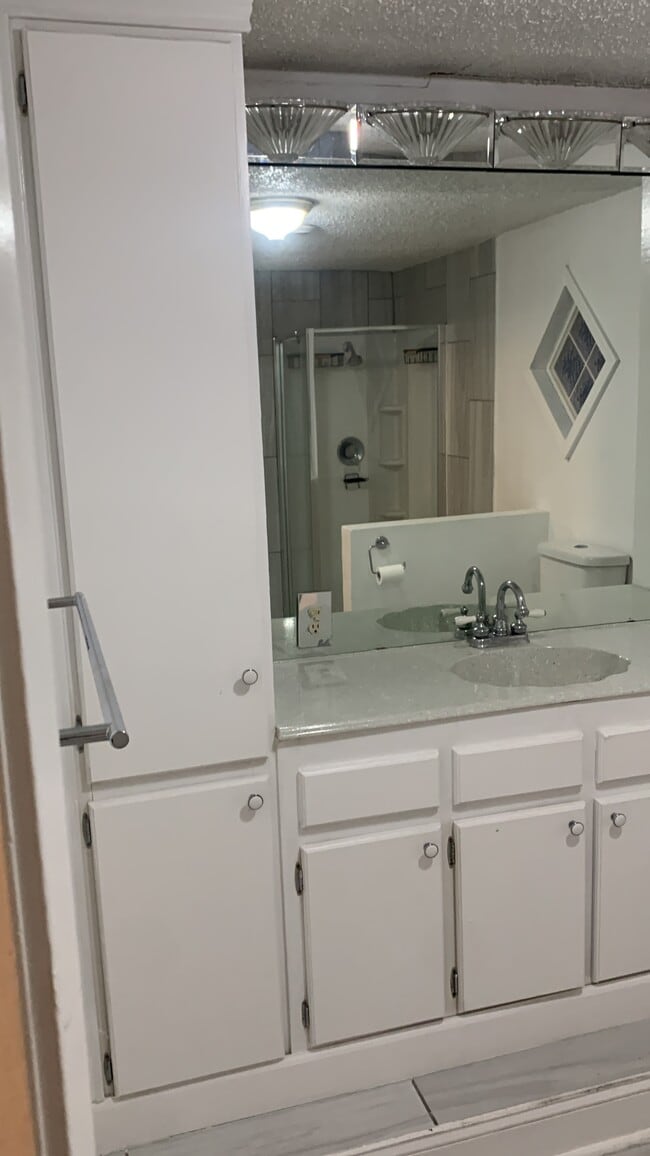 1207 S Chicago Ave, Unit 2. in Fort Worth, TX - Foto de edificio - Building Photo