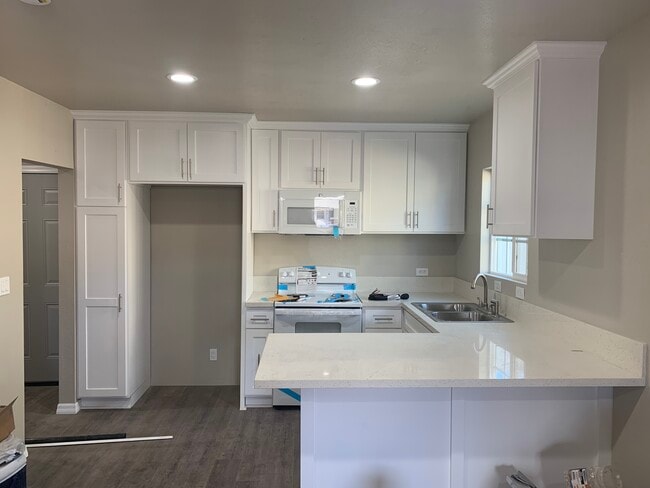 6117 S Victoria Ave, Unit 6117 1.5 in Los Angeles, CA - Building Photo - Building Photo