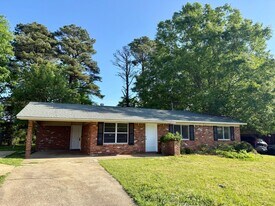 930 Bickerstaff St in Tupelo, MS - Building Photo