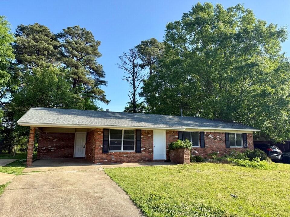 930 Bickerstaff St in Tupelo, MS - Building Photo