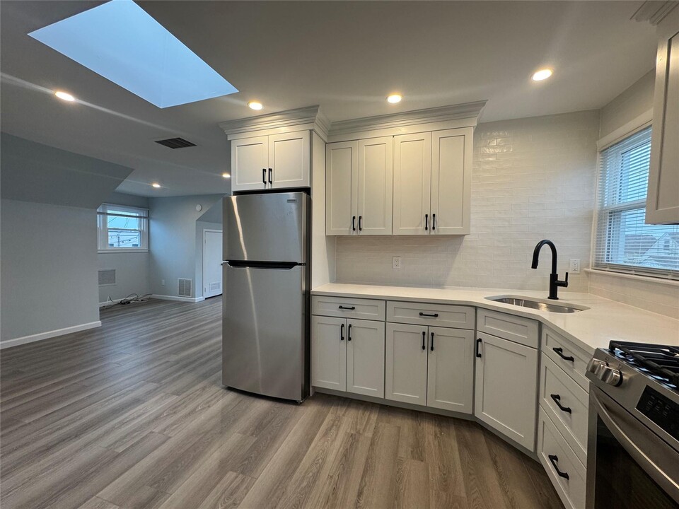 817 E Walnut St in Long Beach, NY - Foto de edificio