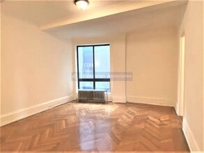 77 W 104th St in New York, NY - Building Photo - Building Photo