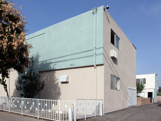 13527 Van Nuys Blvd in Pacoima, CA - Building Photo - Building Photo