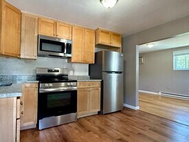63 3rd Ave, Unit Apt. 3 in Lowell, MA - Building Photo