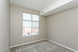 42 West Apartments in Southfield, MI - Building Photo - Interior Photo