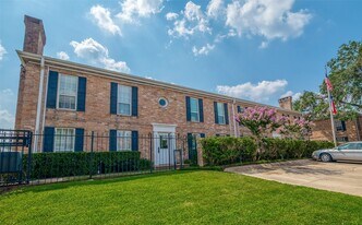6402 Del Monte Dr in Houston, TX - Building Photo