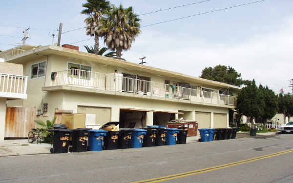 242 W Escalones in San Clemente, CA - Building Photo