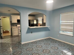 8340 Folkstone Ln in Houston, TX - Building Photo - Building Photo