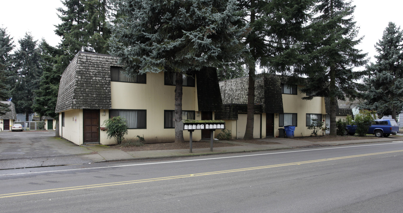 Addison Place in Vancouver, WA - Building Photo