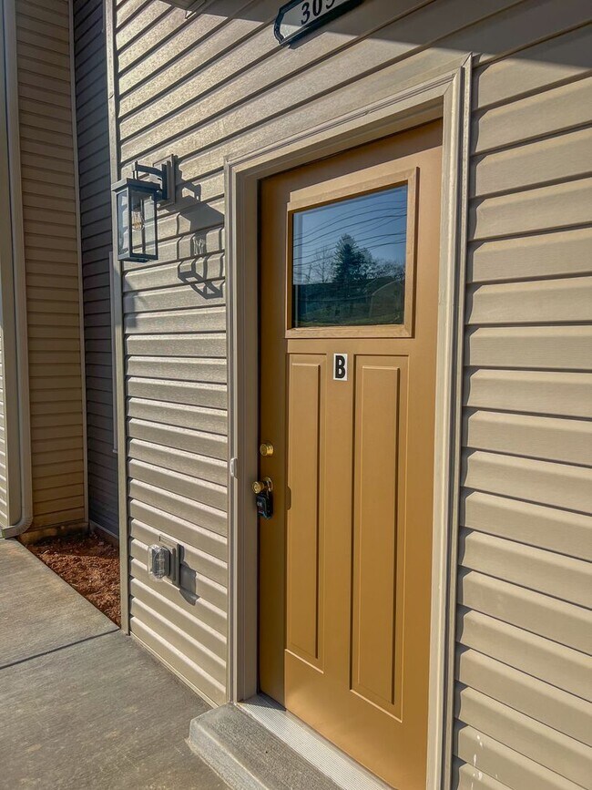 305 Ranger Ln-Unit -B in Clarksville, TN - Building Photo - Building Photo