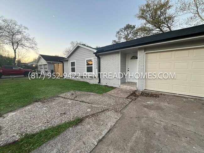 16034 Blackhawk Blvd in Friendswood, TX - Building Photo - Building Photo
