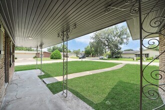 8102 Bob White Dr in Houston, TX - Foto de edificio - Building Photo