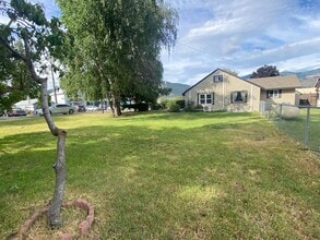 145 N Harris Ave in Manson, WA - Building Photo - Building Photo