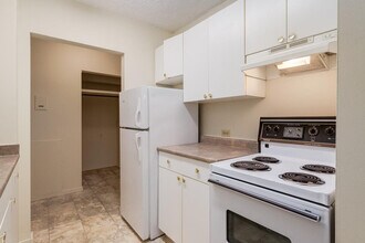 Harvard Towers in Calgary, AB - Building Photo - Building Photo