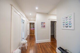 1859 Beacon St, Unit 2 in Brookline, MA - Building Photo - Building Photo