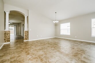 4233 Hartford Lake Dr in Tampa, FL - Building Photo - Building Photo