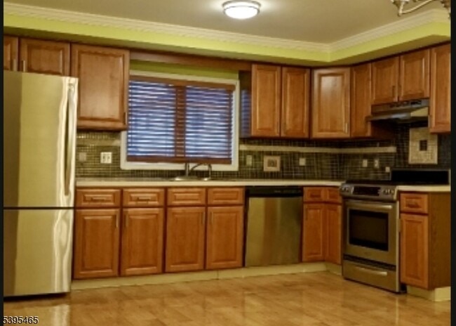 128 Lee St in Elmwood Park, NJ - Building Photo - Building Photo