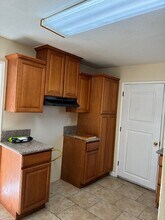 12331 Alpine Ave, Unit B in Lynwood, CA - Foto de edificio - Building Photo