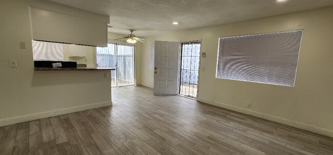 13576 Algonquin Rd-Unit -6 in Apple Valley, CA - Building Photo - Building Photo