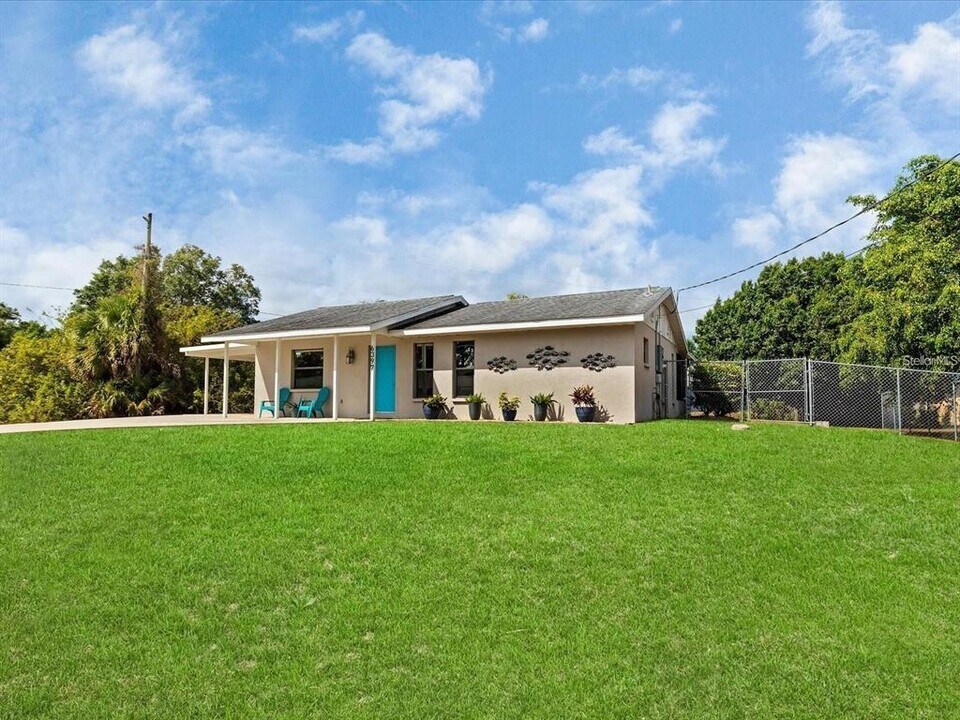 6397 Rosewood Dr in Englewood, FL - Building Photo