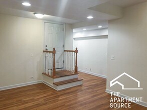 3926 N Pine Grove Ave, Unit G in Chicago, IL - Building Photo - Building Photo