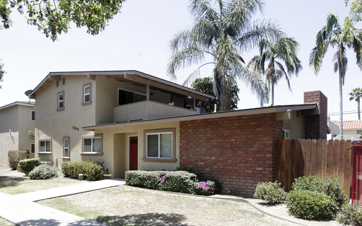 205 N Montague Ave in Fullerton, CA - Building Photo