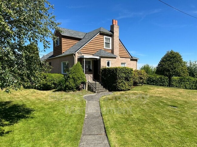 property at 302 N Albert St