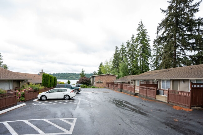 Toketi Lakeshore in Redmond, WA - Foto de edificio - Building Photo
