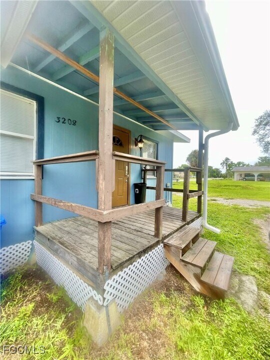 3208-3216-3216 Dale St in Ft. Myers, FL - Building Photo