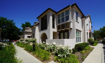 28635 N Pietro Dr in Santa Clarita, CA - Building Photo
