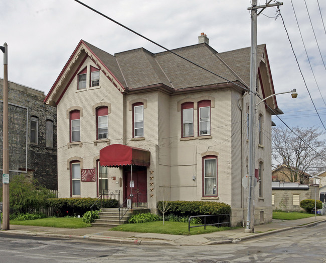 703 S 5th St in Milwaukee, WI - Building Photo - Building Photo