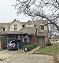 2921 Rio Dosa Dr in Lexington, KY - Building Photo