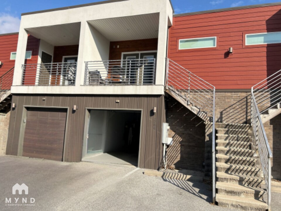 1766 N Reno Dr in Fayetteville, AR - Building Photo