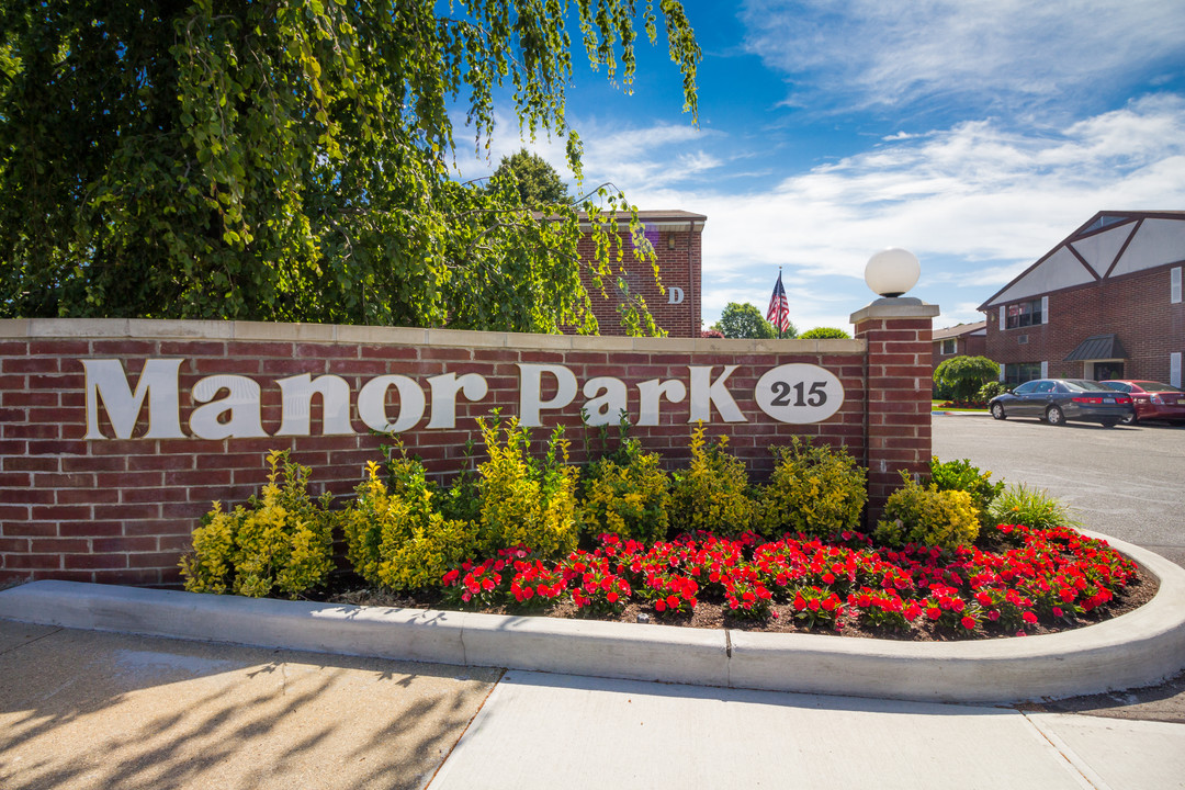 55+ Manor Park Apartments Senior Community Photo