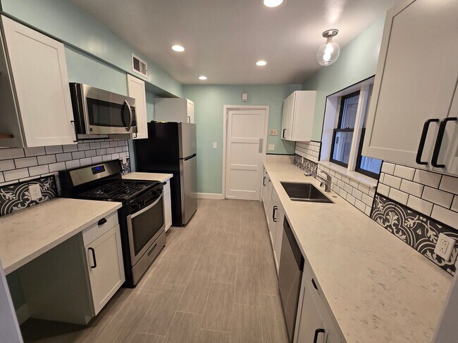 3941-3943 Colonial Way in Sacramento, CA - Building Photo - Building Photo