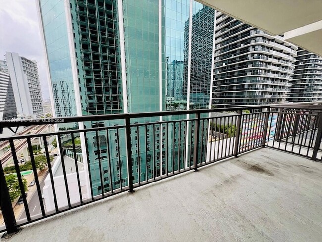 999 SW 1st Ave, Unit 1414 in Miami, FL - Building Photo - Building Photo