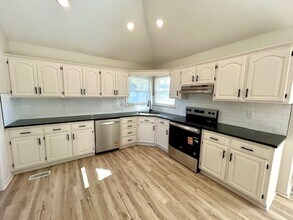 1001 SW Twin Creek Dr in Lee's Summit, MO - Building Photo - Building Photo