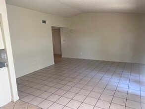 3841 W Mitchell Dr in Phoenix, AZ - Foto de edificio - Building Photo